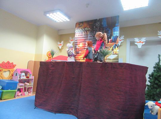 Teatrzyk w przedszkolu "Aniołek nocy wigilijnej"