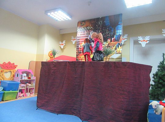 Teatrzyk w przedszkolu "Aniołek nocy wigilijnej"