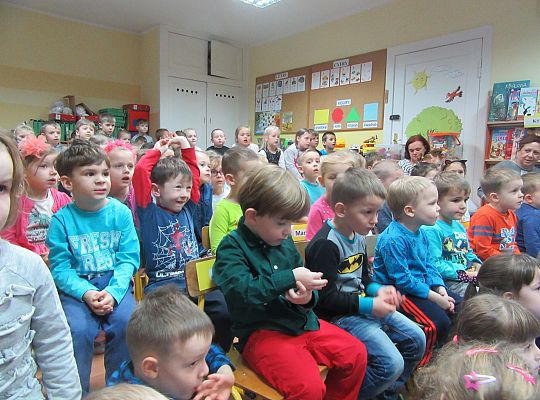 Teatrzyk w przedszkolu "Aniołek nocy wigilijnej"