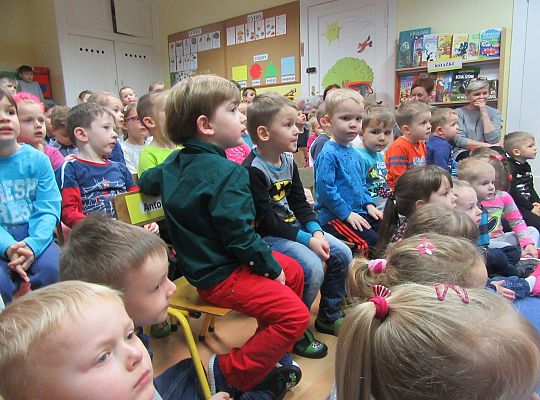 Teatrzyk w przedszkolu "Aniołek nocy wigilijnej"