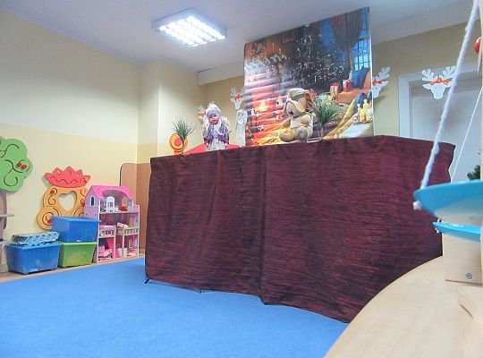 Teatrzyk w przedszkolu "Aniołek nocy wigilijnej"