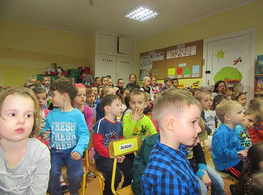 Teatrzyk w przedszkolu "Aniołek nocy wigilijnej"