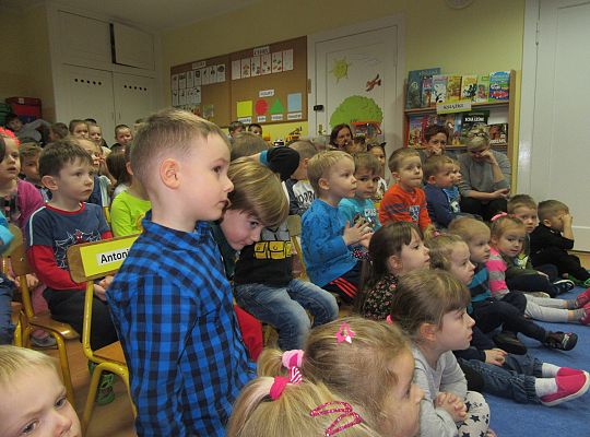 Teatrzyk w przedszkolu "Aniołek nocy wigilijnej"