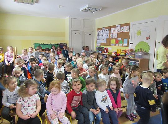 Spotkanie z kolejarzem-absolwent naszego przedszkola