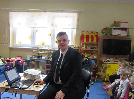 Spotkanie z kolejarzem-absolwent naszego przedszkola