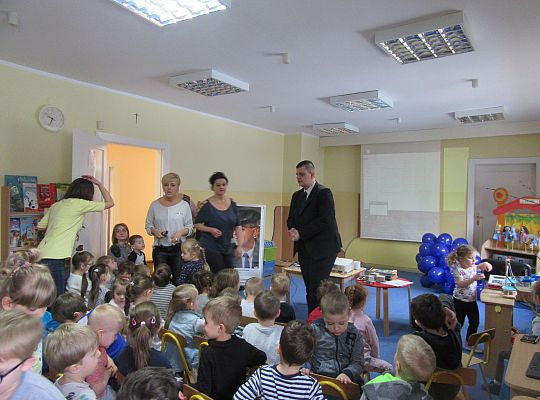 Spotkanie z kolejarzem-absolwent naszego przedszkola