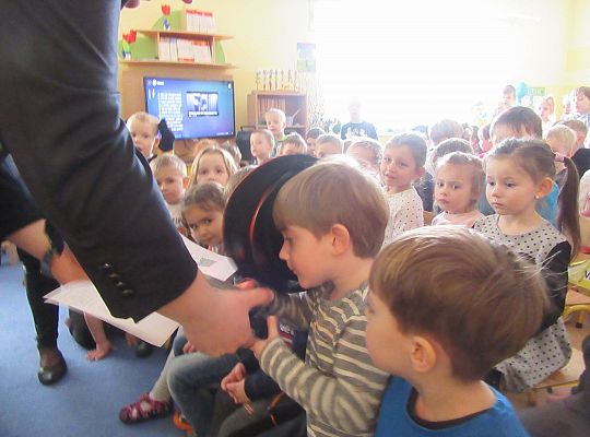 Spotkanie z kolejarzem-absolwent naszego przedszkola