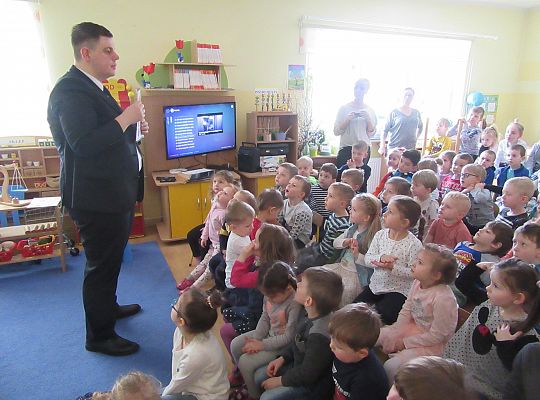 Spotkanie z kolejarzem-absolwent naszego przedszkola