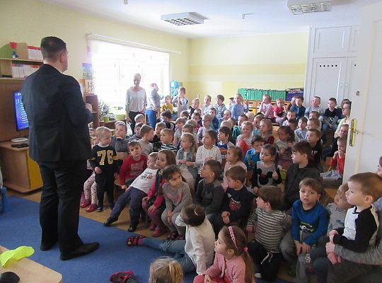 Spotkanie z kolejarzem-absolwent naszego przedszkola