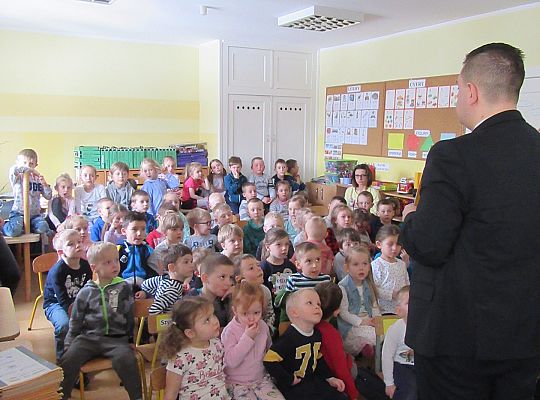 Spotkanie z kolejarzem-absolwent naszego przedszkola