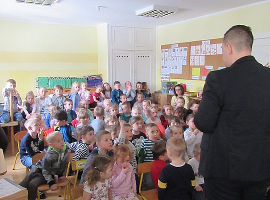 Spotkanie z kolejarzem-absolwent naszego przedszkola