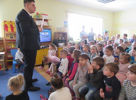 Spotkanie z kolejarzem-absolwent naszego przedszkola