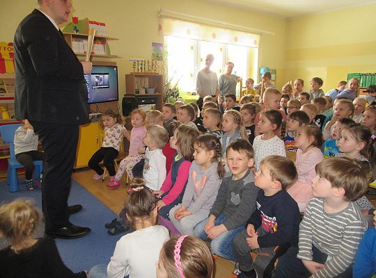 Spotkanie z kolejarzem-absolwent naszego przedszkola