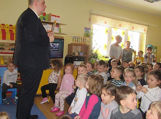 Spotkanie z kolejarzem-absolwent naszego przedszkola