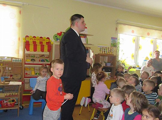 Spotkanie z kolejarzem-absolwent naszego przedszkola