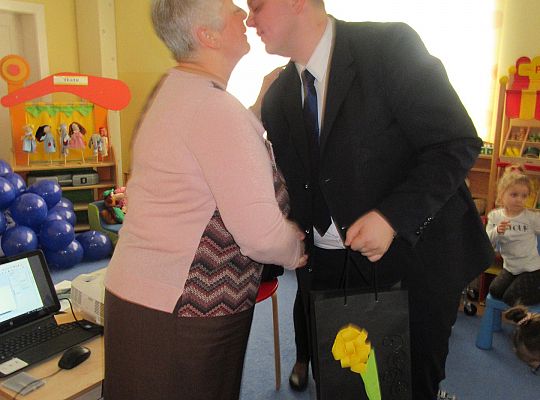 Spotkanie z kolejarzem-absolwent naszego przedszkola