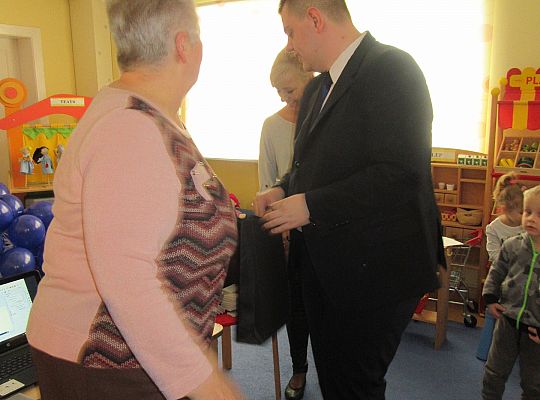 Spotkanie z kolejarzem-absolwent naszego przedszkola