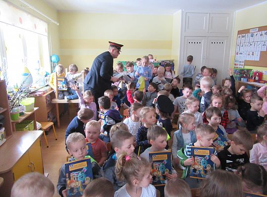 Spotkanie z kolejarzem-absolwent naszego przedszkola