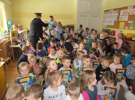 Spotkanie z kolejarzem-absolwent naszego przedszkola