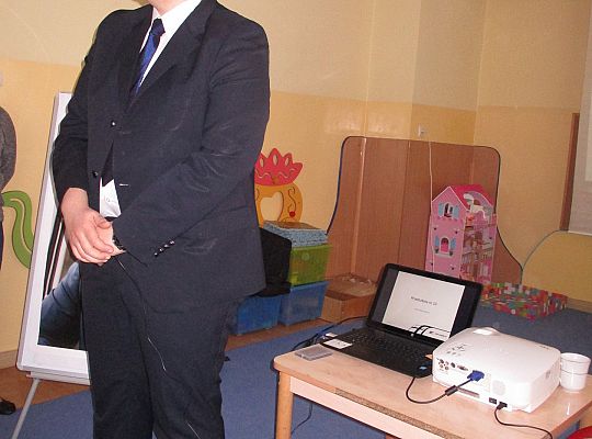 Spotkanie z kolejarzem-absolwent naszego przedszkola