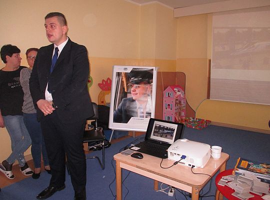 Spotkanie z kolejarzem-absolwent naszego przedszkola