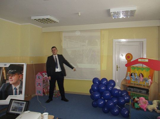 Spotkanie z kolejarzem-absolwent naszego przedszkola