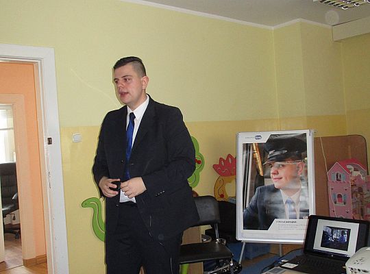 Spotkanie z kolejarzem-absolwent naszego przedszkola