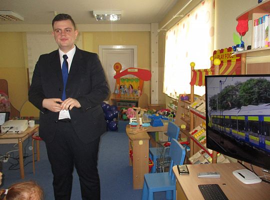 Spotkanie z kolejarzem-absolwent naszego przedszkola