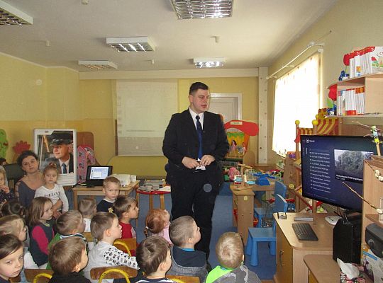 Spotkanie z kolejarzem-absolwent naszego przedszkola