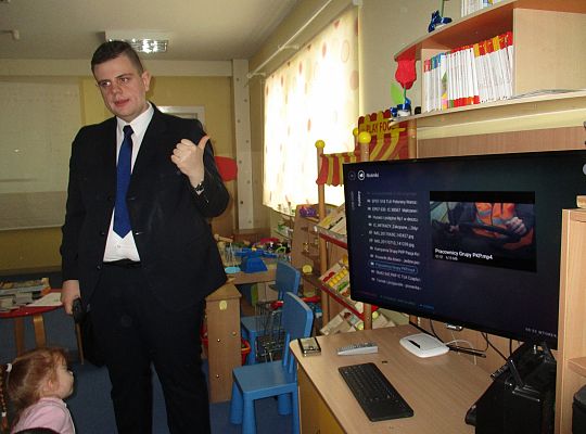 Spotkanie z kolejarzem-absolwent naszego przedszkola