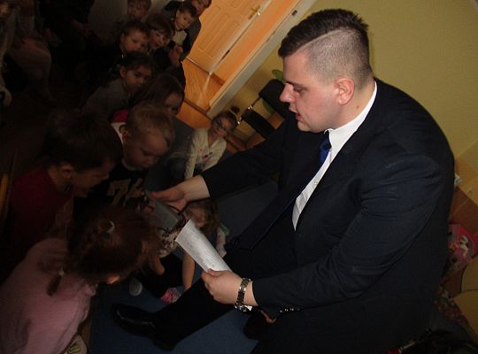 Spotkanie z kolejarzem-absolwent naszego przedszkola