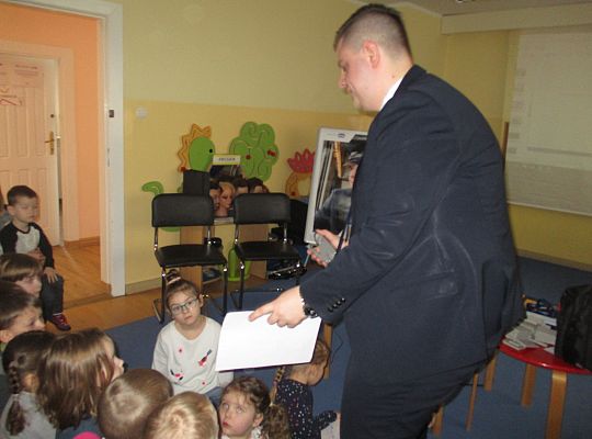 Spotkanie z kolejarzem-absolwent naszego przedszkola