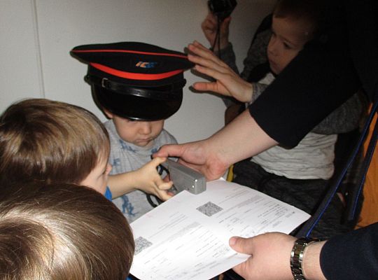 Spotkanie z kolejarzem-absolwent naszego przedszkola