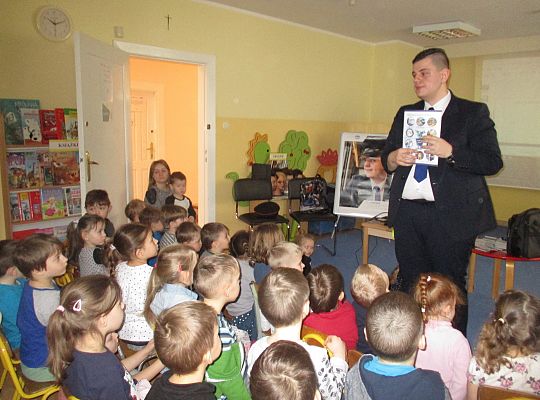 Spotkanie z kolejarzem-absolwent naszego przedszkola