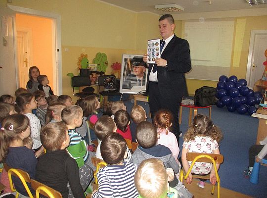 Spotkanie z kolejarzem-absolwent naszego przedszkola