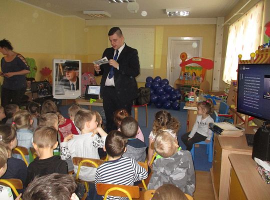 Spotkanie z kolejarzem-absolwent naszego przedszkola