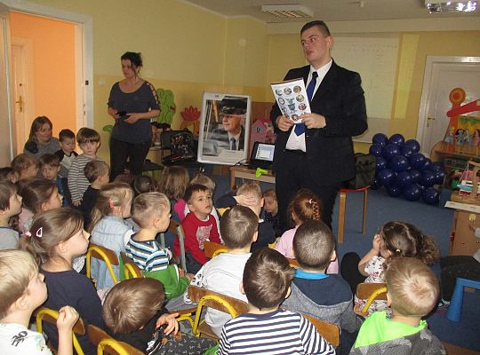 Spotkanie z kolejarzem-absolwent naszego przedszkola