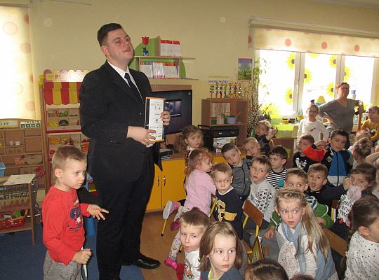 Spotkanie z kolejarzem-absolwent naszego przedszkola