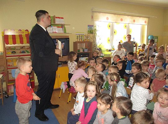 Spotkanie z kolejarzem-absolwent naszego przedszkola
