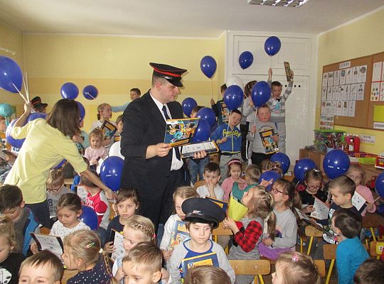 Spotkanie z kolejarzem-absolwent naszego przedszkola