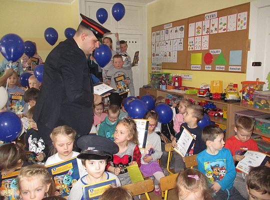 Spotkanie z kolejarzem-absolwent naszego przedszkola