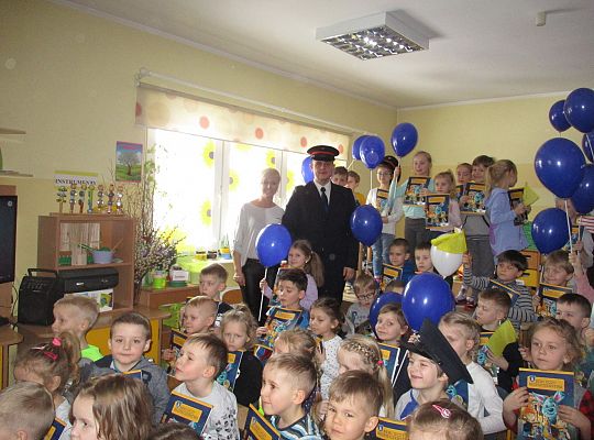 Spotkanie z kolejarzem-absolwent naszego przedszkola