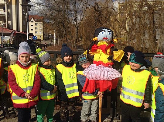 Starszaki witają wiosnę wspólnie z innymi placówkami