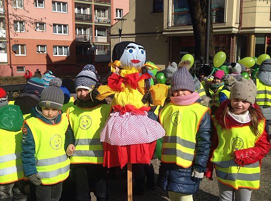 Starszaki witają wiosnę wspólnie z innymi placówkami