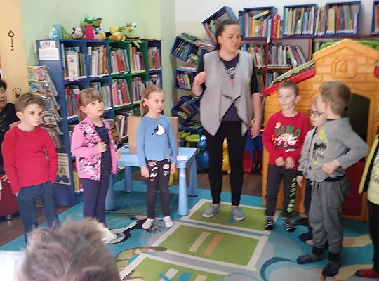 W bibliotece-zabawy paluszkowe o "Panach palcach"