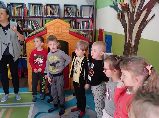 W bibliotece-zabawy paluszkowe o "Panach palcach"