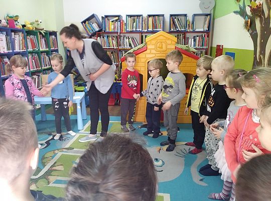 W bibliotece-zabawy paluszkowe o "Panach palcach"