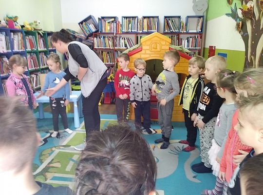 W bibliotece-zabawy paluszkowe o "Panach palcach"