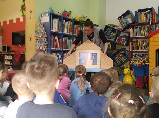 W bibliotece-zabawy paluszkowe o "Panach palcach"