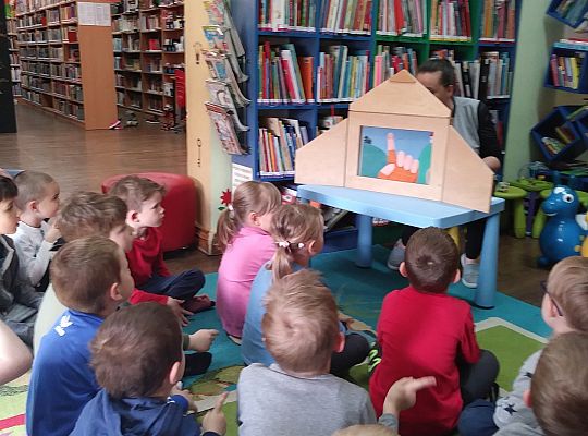 W bibliotece-zabawy paluszkowe o "Panach palcach"